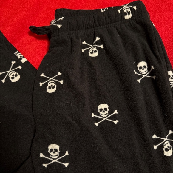 Skull & Crossbones Fleece Pants - Picture 2 of 4